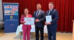 ✍️✅1 lipca 2026 roku w Ośrodku Kultury w Dziemianach odbyło się uroczyste podpisanie umów na przekazanie dotacji celowych w ramach programu Aktywne Sołectwo Pomorskie 2026.