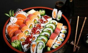 Sushi – jak to zjeść bez noża i widelca?