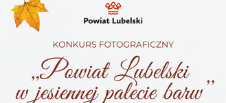 Plakat zapraszający do konkursu fotograficznego "Powiat Lubelski w jesiennych barwach" z liśćmi na tle.