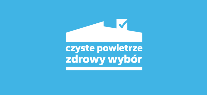 Na zdjęciu jest niebieski, graficzny baner z białym napisem "czyste powietrze zdrowy wybór" i białym symbolem domu z zaznaczonym okienkiem z ptaszkiem.