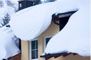 nawis śniegu na dachu