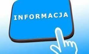 Niebieska tabliczka z napisem "INFORMACJA" w białym kolorze. Poniżej znajduje się schematyczny obrazek dłoni z palcem wskazującym skierowanym w stronę tabliczki. Tło jest jasno niebieskie.