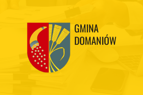 Logo Gminy Domaniew z grafiką rolniczą na tle w różnych odcieniach żółtego.