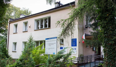 Zdjęcie przedstawia budynek Ośrodka Zdrowia w Ciecierzynie.