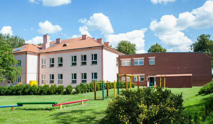 budynek szkoły podstawowej w Krasieninie