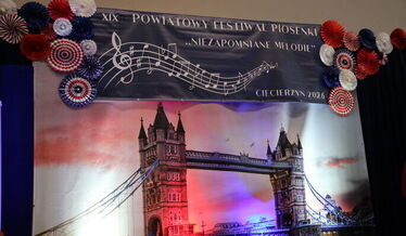 Scena pełna talentów - XIX Powiatowy Festiwal Piosenki „Niezapomniane melodie” w Ciecierzynie