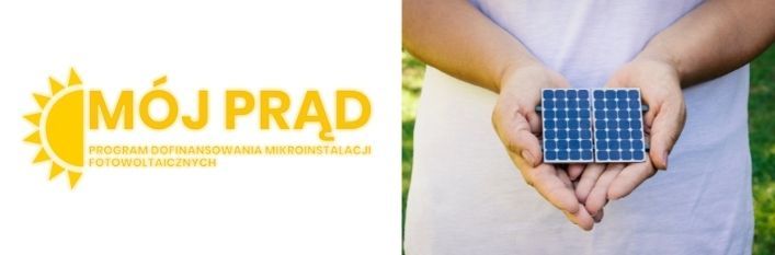 Grafika, zdjęcie osoby trzymającej małe panele fotowoltaiczne w dłoniach i logo programu Mój Prąd
