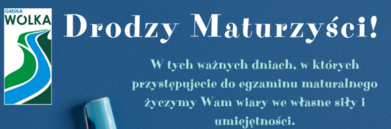 Baner z tekstem "Drodzy Maturzyści!" i życzeniami powodzenia na egzaminie maturalnym z logo "GMINA WOŁKA"