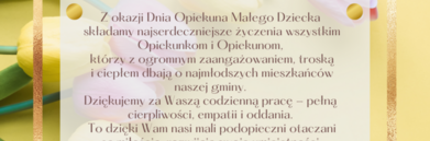 Karta z życzeniami z okazji Dnia Opiekuna Małego Dziecka na tle tulipanów. Ramka w kolorze złotym, w środku logo i podpisy władz Gminy Wólka. Tekst wyraża wdzięczność dla opiekunów i nauczycieli.