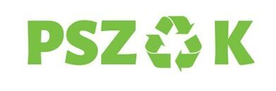 Zielony napis "PSZOK" na białym tle, w którym litera "O" została zastąpiona symbolem recyklingu składającym się z trzech strzałek tworzących trójkąt.