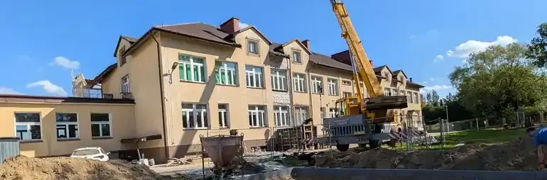 Remont dachu i budowa windy w Zespole Szkolno-Przedszkolnym w Pliszczynie