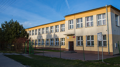Budynek szkoły w Czerniejowie