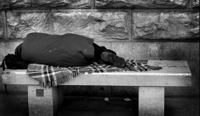 Apel o pomoc osobom bezdomnym, samotnym i starszym