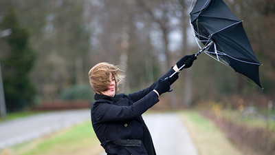 OSTRZEŻENIE  O  SILNYM WIETRZE