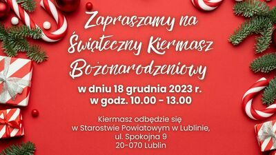 kawałek plakatu czerwone tło z prezentami, białe napisy zapraszamy na świąteczny kiermasz bożonarodzeniowy