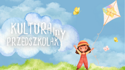 Ilustracja przedstawia uśmiechnięte dziecko w pomarańczowym kapeluszu trzymające latawiec, z napisem "KULTURALNY PRZEDSZKOLAK" na tle błękitnego nieba z chmurami.