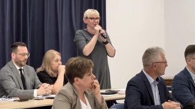 zdjęcie wójta podczas sesji rady gminy