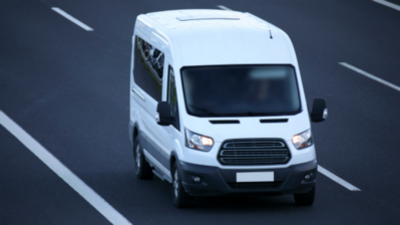 zdjęcie jadącego busa