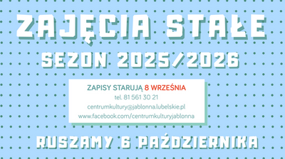 błękitne tło w kropeczki i napis zajęcia stałe sezon 2025/2026 wraz z informacjami od kiedy startują zajęcia