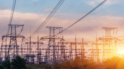 zdjęcie słupów energetycznych