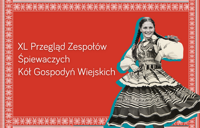Plakat w czerwonym kolorze z białą ludową obwódką w stylu haftu krzyżykowego wokół krawędzi. Po lewej stronie biały tekst: „XL Przegląd Zespołów Śpiewaczych Kół Gospodyń Wiejskich”. Po prawej stronie czarno-białe zdjęcie uśmiechniętej kobiety w ludowym stroju: haftowana bluzka z szerokimi rękawami, gorset z koralami i szeroka, mocno marszczona spódnica w pasy, kobieta ma dwa długie warkocze. Postać obrysowana turkusowym konturem.