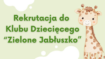 Jasnozielona grafika z napisem po lewej:
Rekrutacja do
Klubu Dziecięcego
“Zielone Jabłuszko”

Po prawej jest ilustracja żyrafy (beżowo-brązowa) z uśmiechniętą buzią. W tle są białe „chmurkowe” plamy i kilka małych białych kropek.