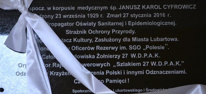 Odsłonięcie tablicy pamiątkowej poświęconej pamięci Janusza Karola Cyfrowicza