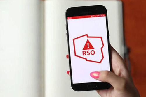 Telefon w dłoni z aplikacją RSO