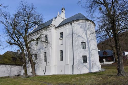 Kościół świętej Anny w Kazimierzu Dolnym - widok od ulicy Nadrzecznej