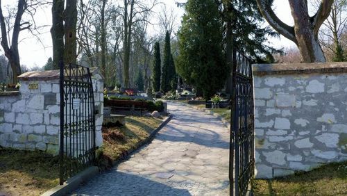 Brama cmentarza parafialego w Kazimierzu Dolnym