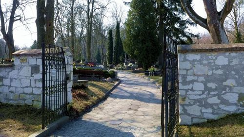 Brama cmentarza parafialego w Kazimierzu Dolnym