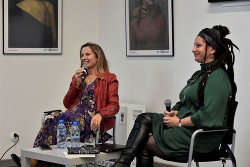 od lewej: Joanna Bator, Maja Wolny 