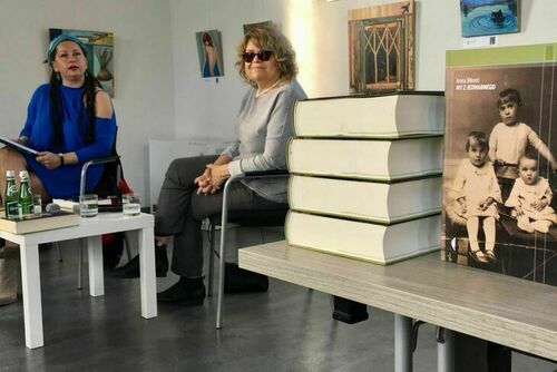 Maja Wolny i Anna Bikont w Dzwonnicy