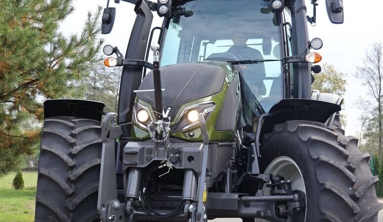 Ciągnik VALTRA dołączył dziś do parku sprzętowego Gminy Kłoczew