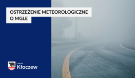 Na zdjęcie zakręt drogi pokryty mgłą