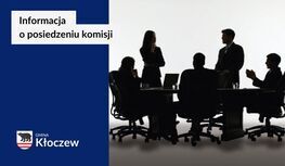 Grafika informacyjna Gminy Kłoczew. Po lewej stronie granatowa plansza z napisem ‘Informacja o posiedzeniu komisji’ oraz logo gminy. Po prawej sylwetki osób siedzących i stojących przy stole konferencyjnym na jasnym tle.