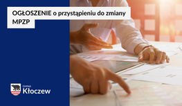 Baner informacyjny Gminy Kłoczew z napisem: ‘Ogłoszenie o przystąpieniu do zmiany MPZP’. Po prawej zdjęcie osób analizujących dokumenty i mapy przy biurku