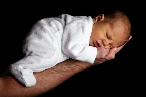 Co robią niemowlęta podczas snu?