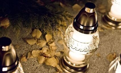 Beata raz do roku chodzi na grób ojca. " Bo tylko raz zachował się jak trzeba"