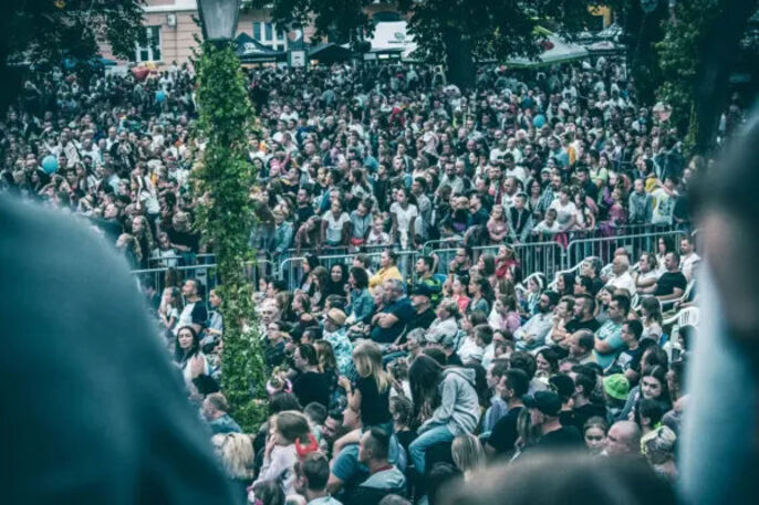 Informacja na temat strefy miejsc siedzących przy Scenie Rynek 