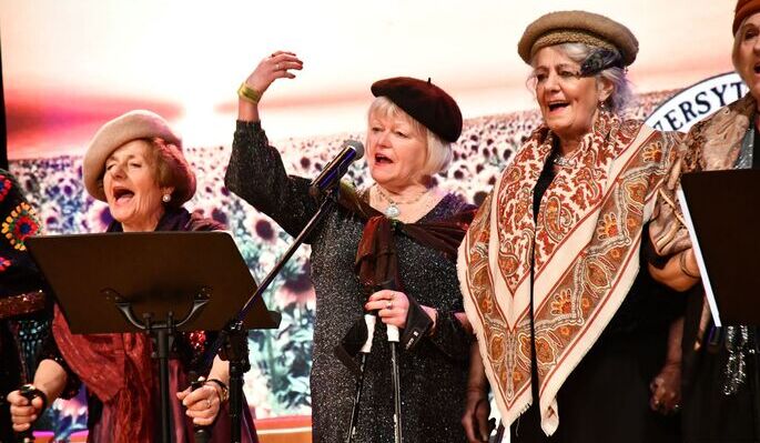 INAUGURACJA ROKU AKADEMICKIEGO 2025/2026 I PREMIERA SPEKTAKLU "WESOŁE JEST ŻYCIE STARUSZKA"