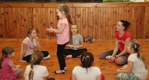Poniedziałkowe zajęcia ruchowo-taneczne dla najmłodszych w Domu Kultury