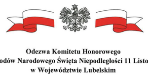 Logo z polskim białym orłem w koronie na czerwonym tle flanekrowanym przez dwa białe flagi, nad napisem dotyczącym obchodów święta niepodległości.