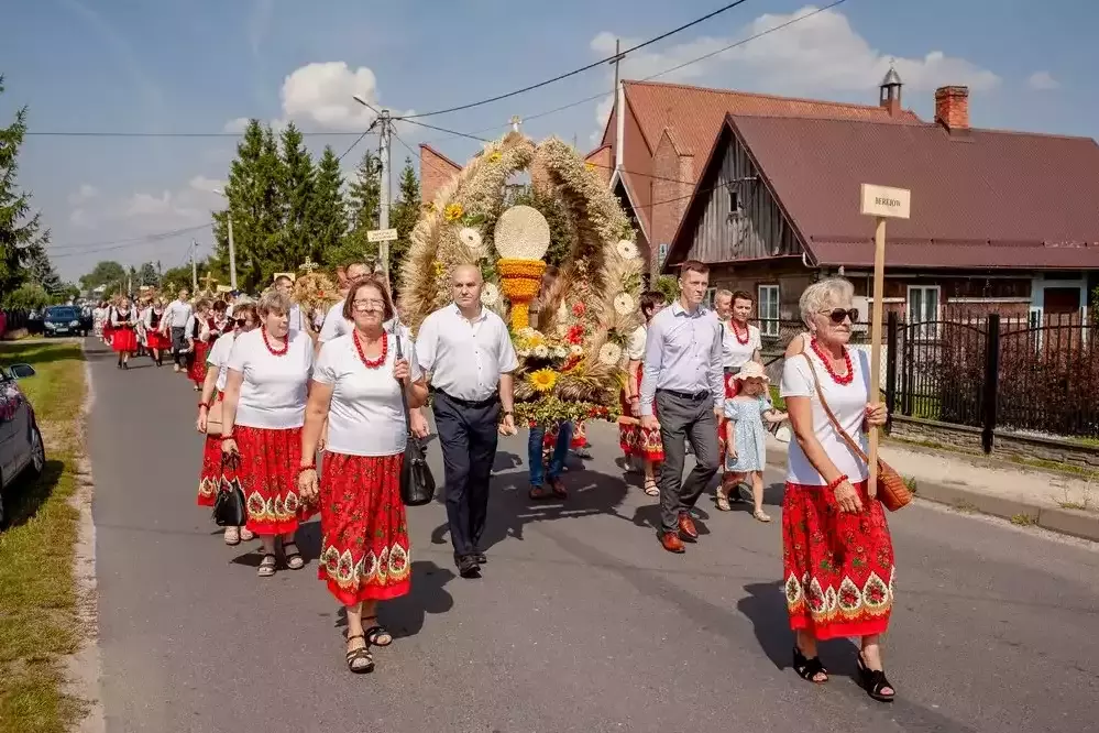 Korowód dożynkowy.