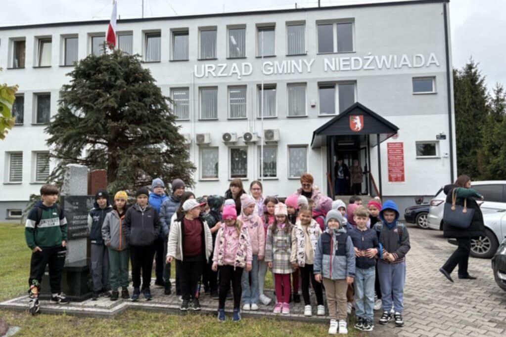 Wizyta uczniów ze Szkoły Podstawowej w Brzeźnicy Książęcej w Urzędzie Gminy Niedźwiada
