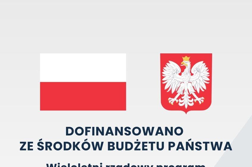 Plakat informujący o dofinansowaniu z budżetu państwa na program "Posiłek w szkole i w domu" na lata 2024-2028. Zawiera polską flagę, godło i dane dotyczące finansowania.