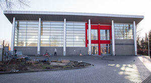 Zdjęcie przedstawia budynek Centrum Szkoleniowego w Parku w Niemcach