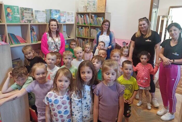 Przedszkolaki z Tygryska w bibliotece