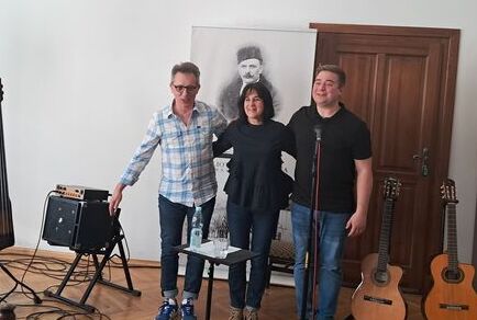 Beata Strzecha Trio w bibliotece