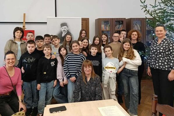 Poznawali zbiory biblioteki